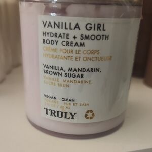 TRULY Vanilla Girl Hydrate + Smooth Body Cream - Light Pink